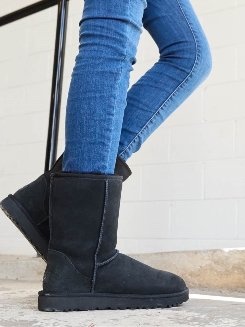 UGG Classic Short II Black Suede Shearling Fur Winter Boots Size 7